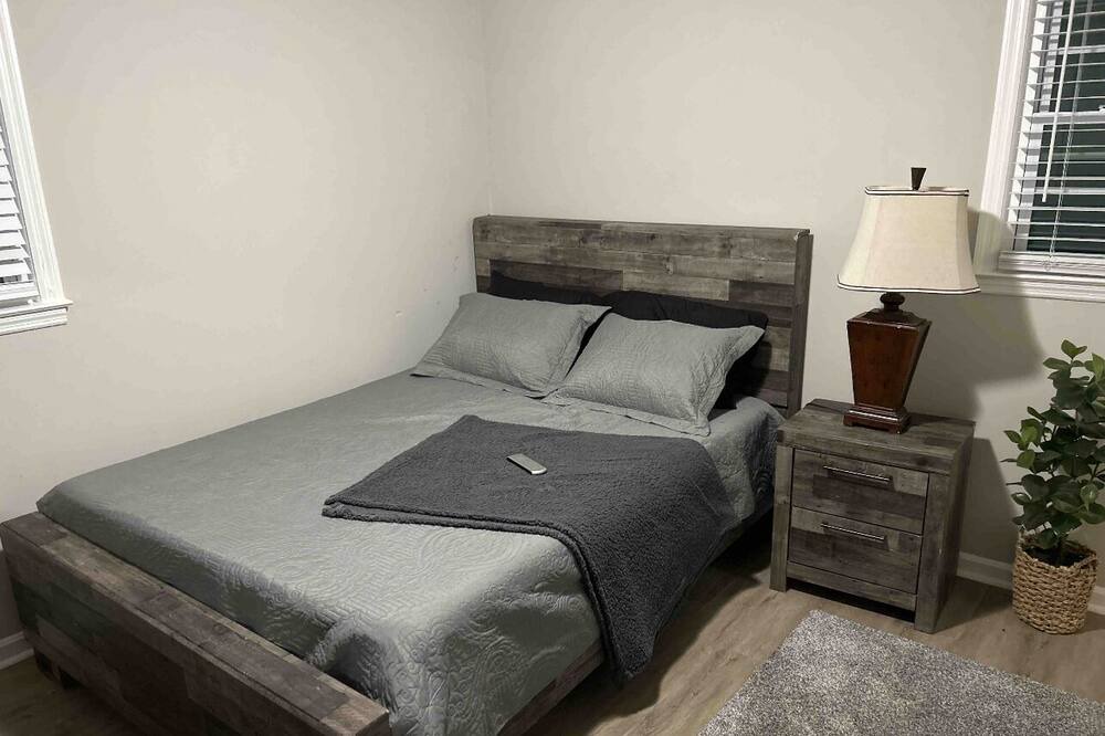 Photo of Bedroom in Forest Park