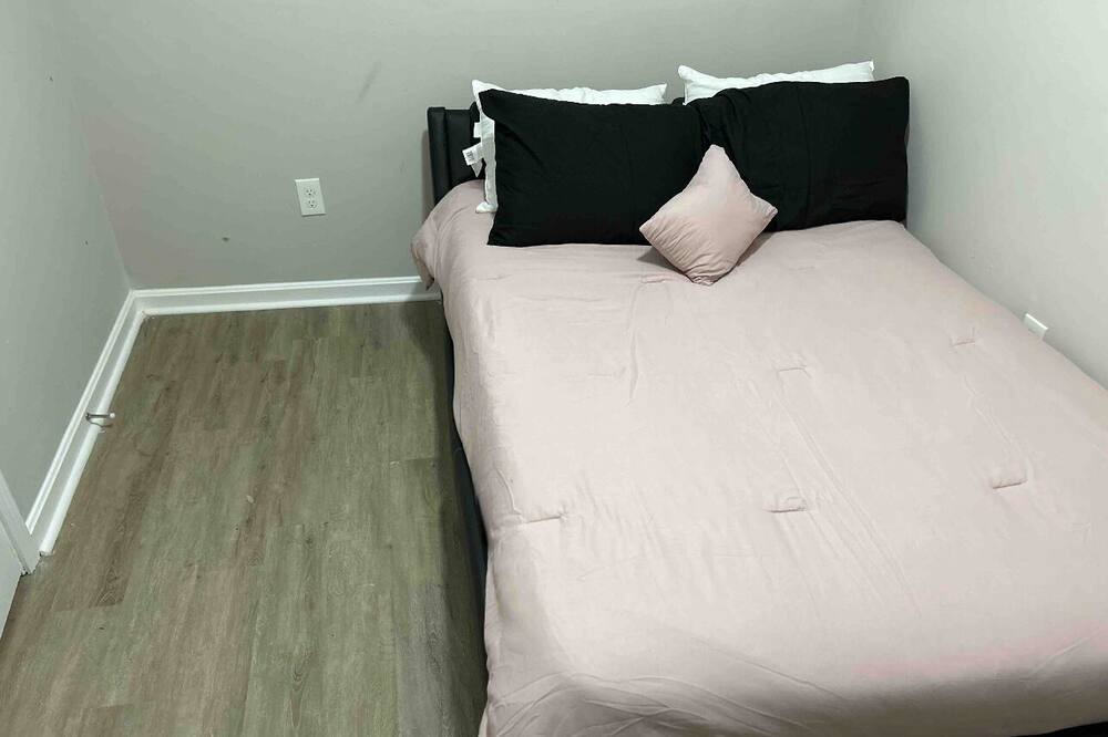 Photo of Bedroom in Forest Park
