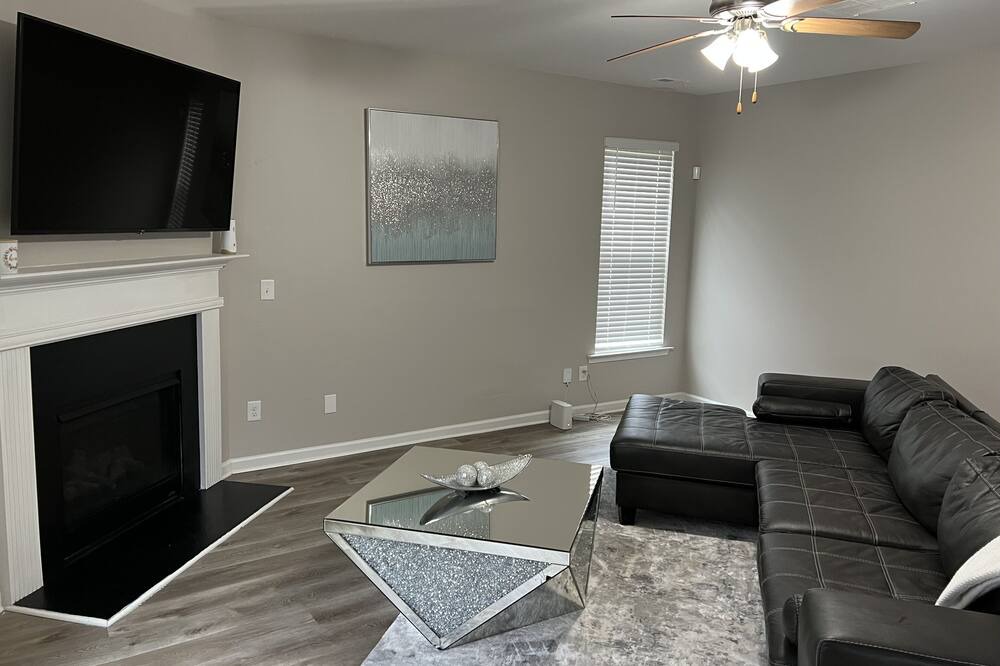 Photo of Livingroom in Union City