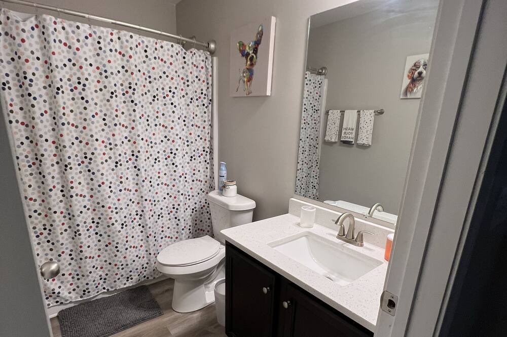 Photo of Bathroom in Union City