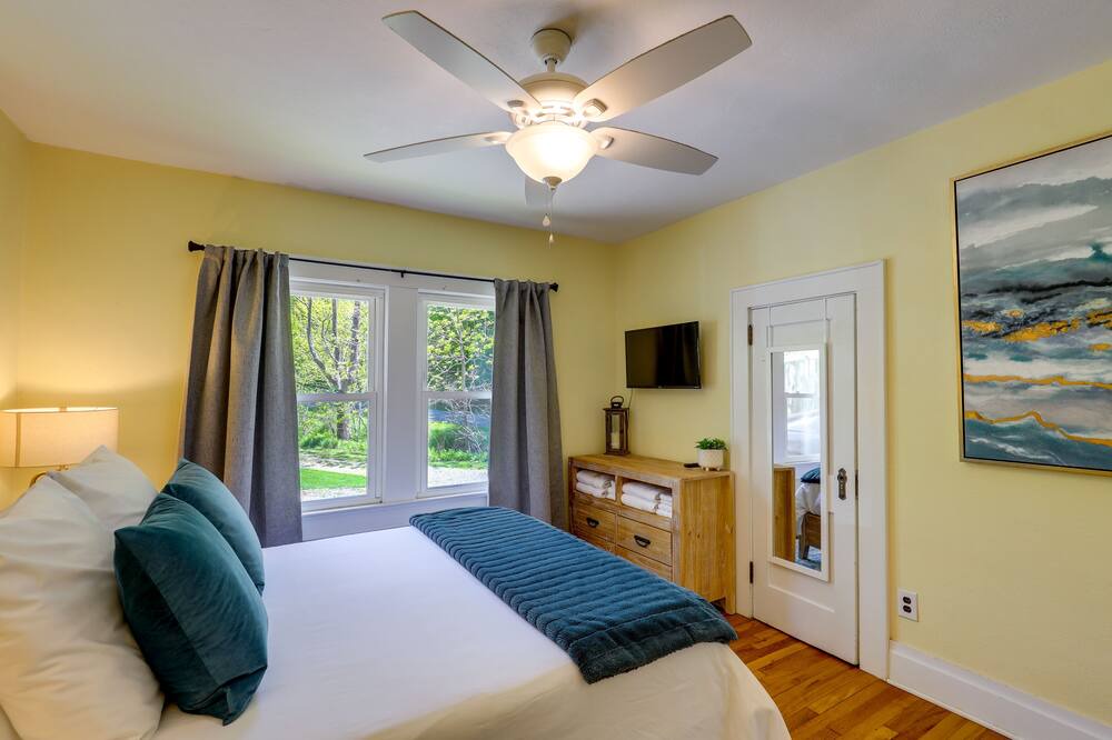 Photo of Bedroom in Mars Hill