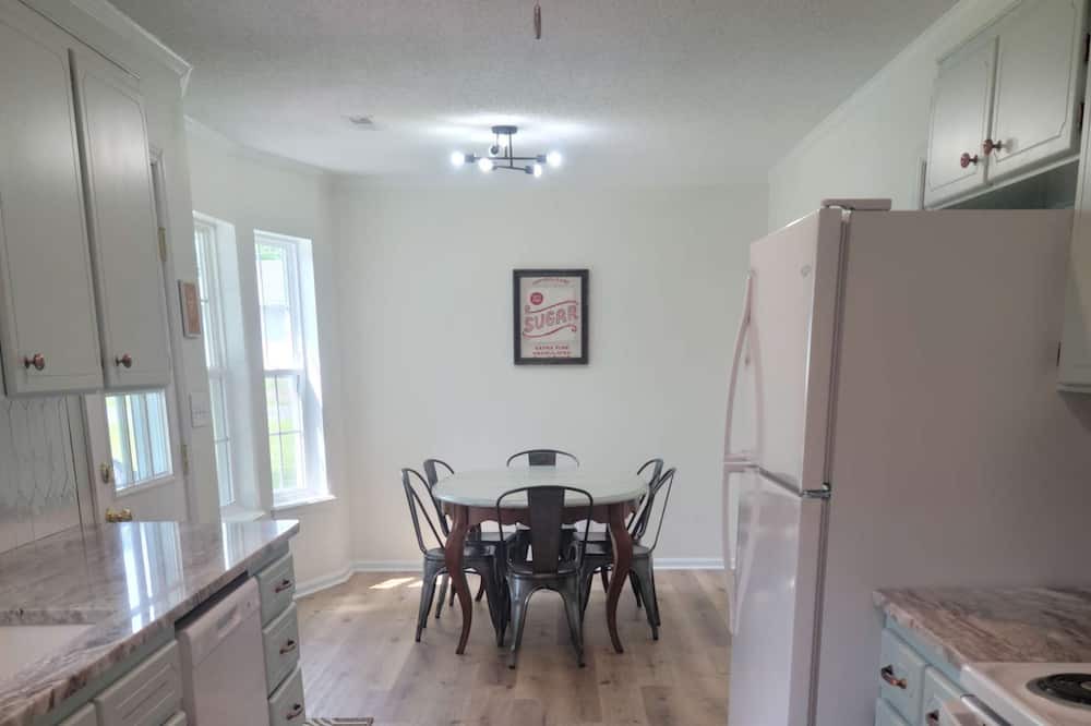 Photo of Kitchen in Albertville