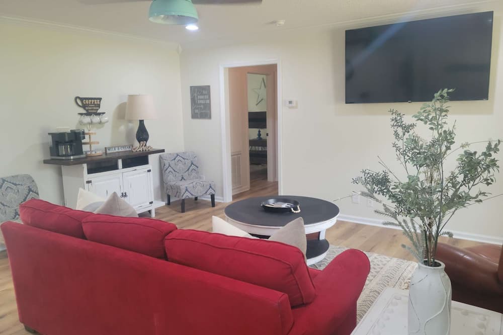 Photo of Livingroom in Albertville
