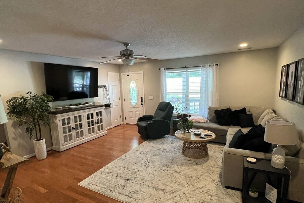 Photo of Livingroom in Alexander City