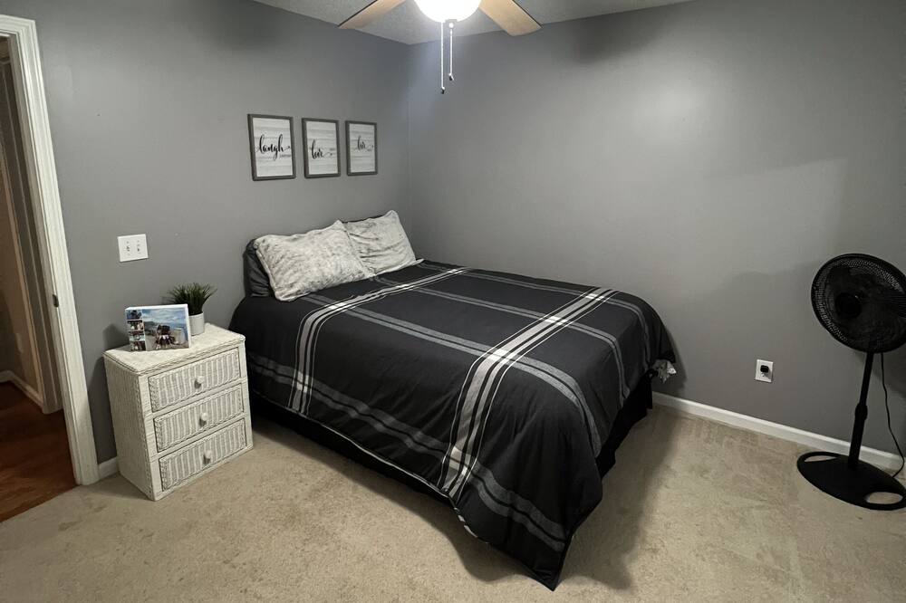 Photo of Bedroom in Alexander City