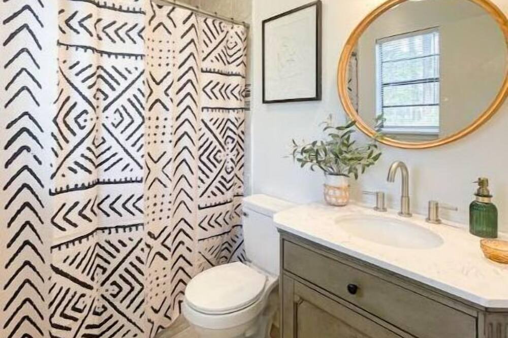 Photo of Bathroom in Hinesville