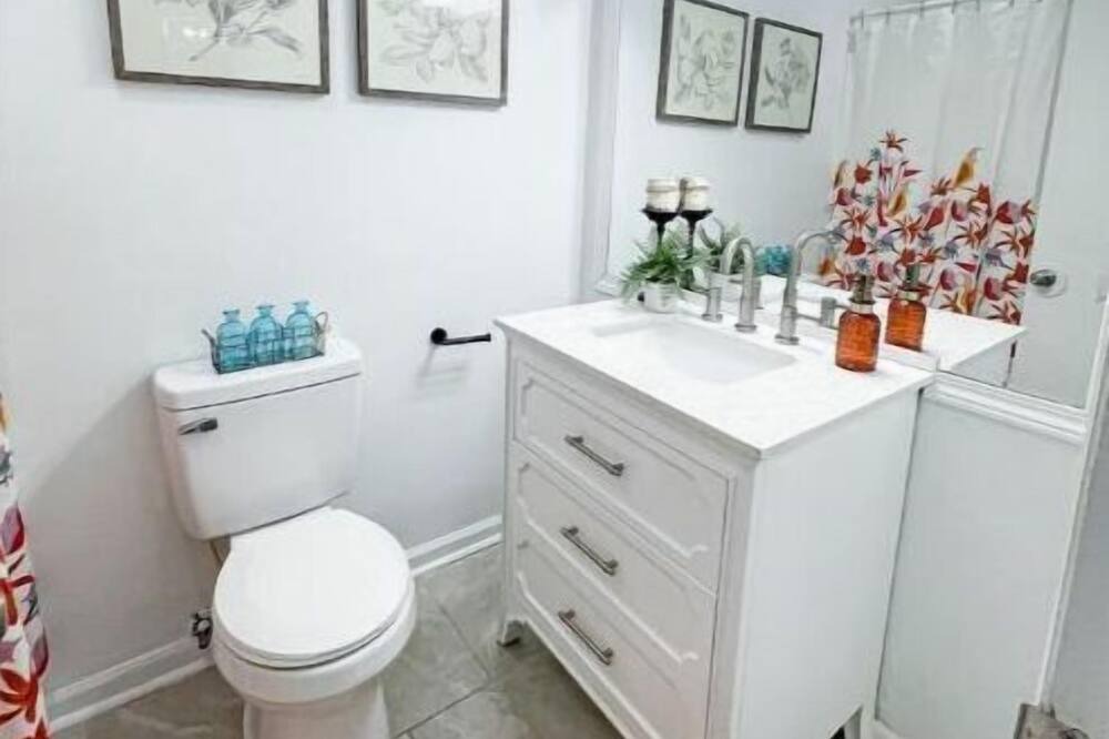 Photo of Bathroom in Hinesville
