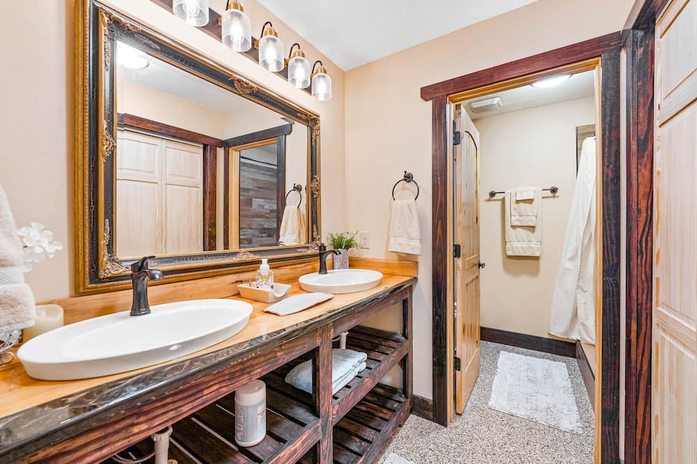 Photo of Bathroom in Cottondale