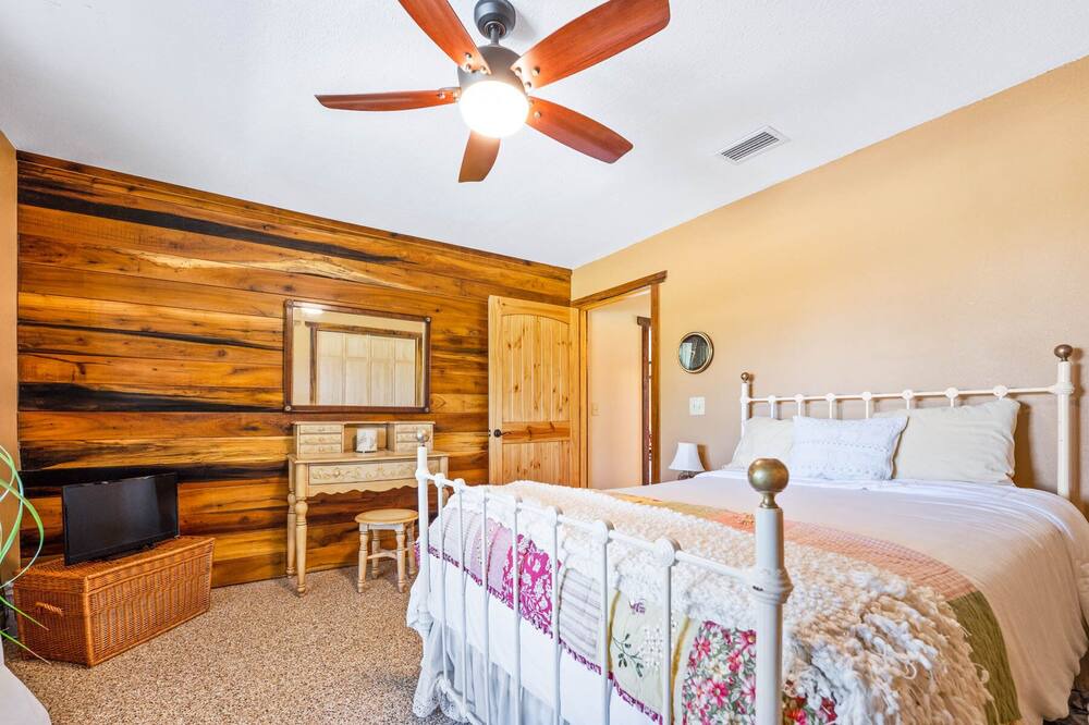Photo of Bedroom in Cottondale