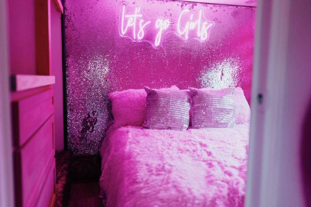 Photo of Bedroom in Oak