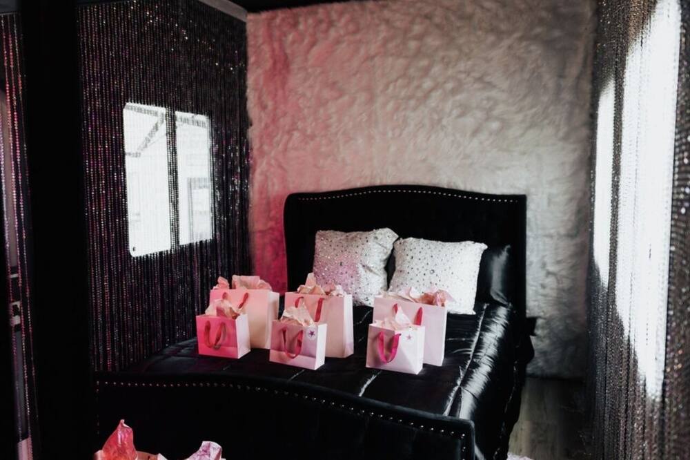 Photo of Bedroom in Oak