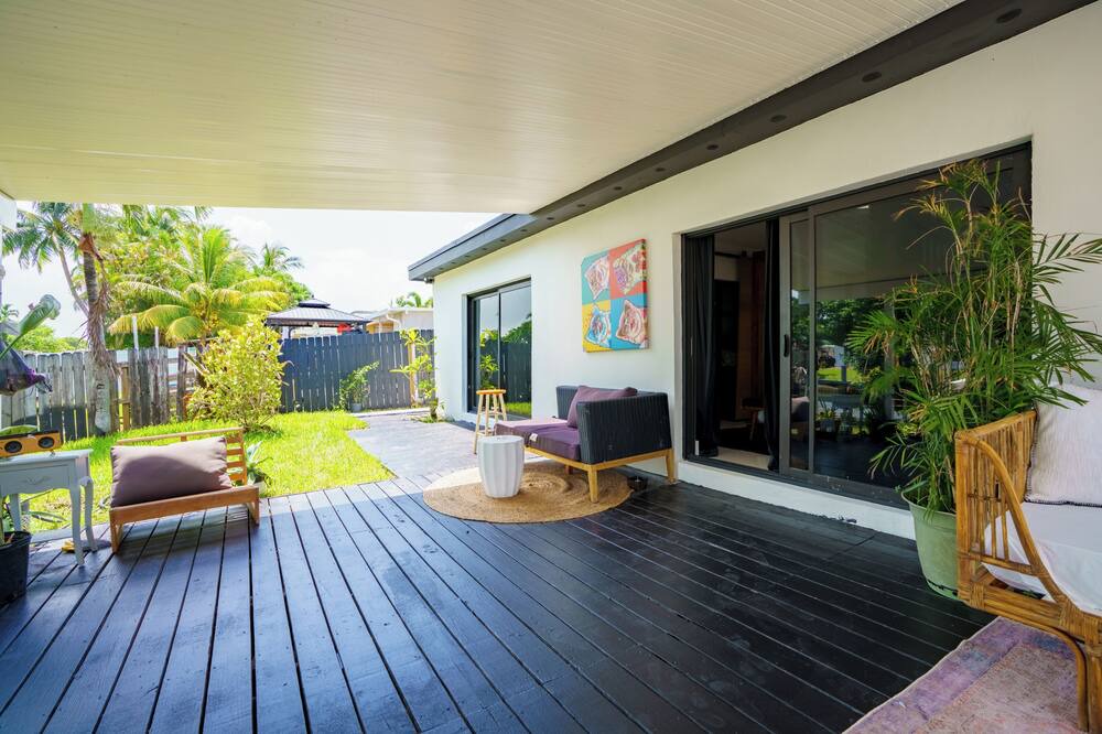 Photo of Patio Balcony in North Central Hollywood