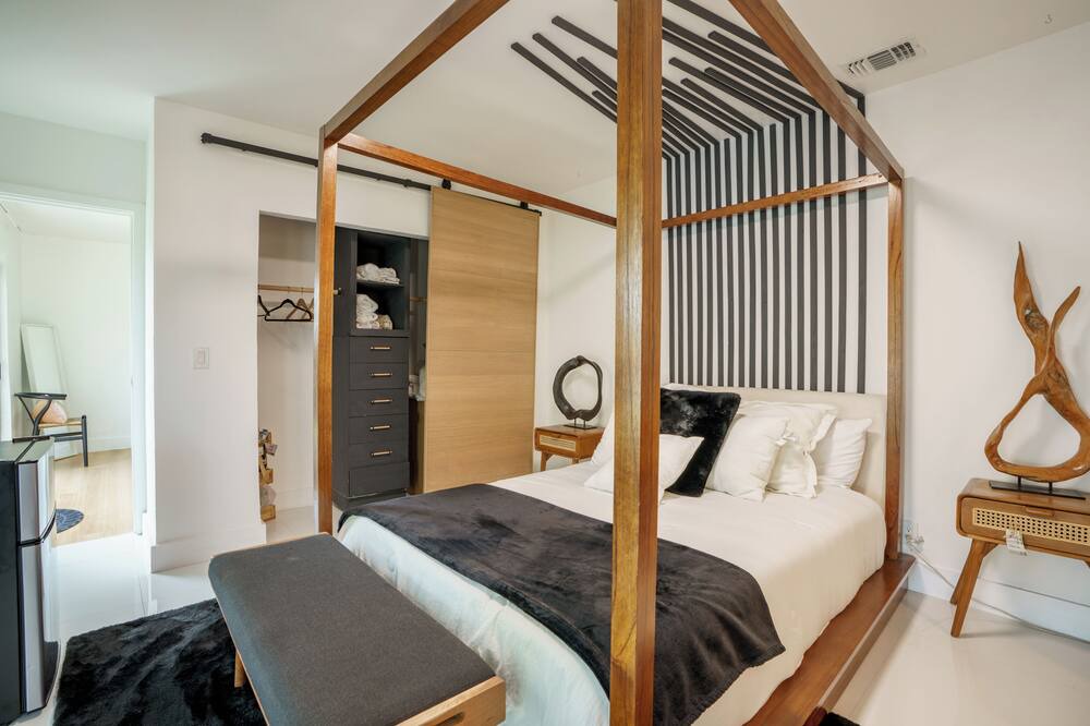 Photo of Bedroom in North Central Hollywood