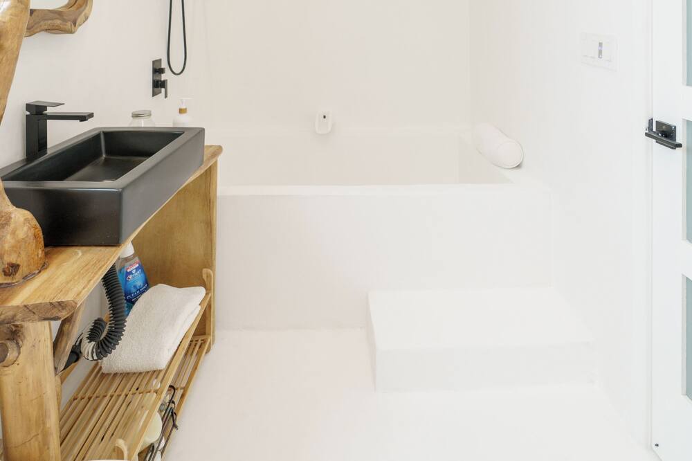 Photo of Bathroom in North Central Hollywood
