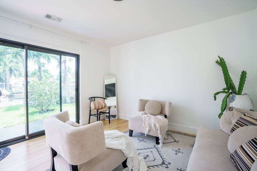 Photo of Livingroom in North Central Hollywood