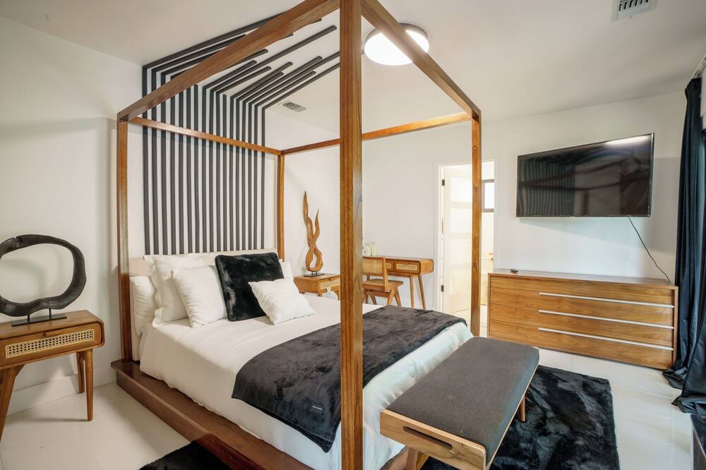 Photo of Bedroom in North Central Hollywood