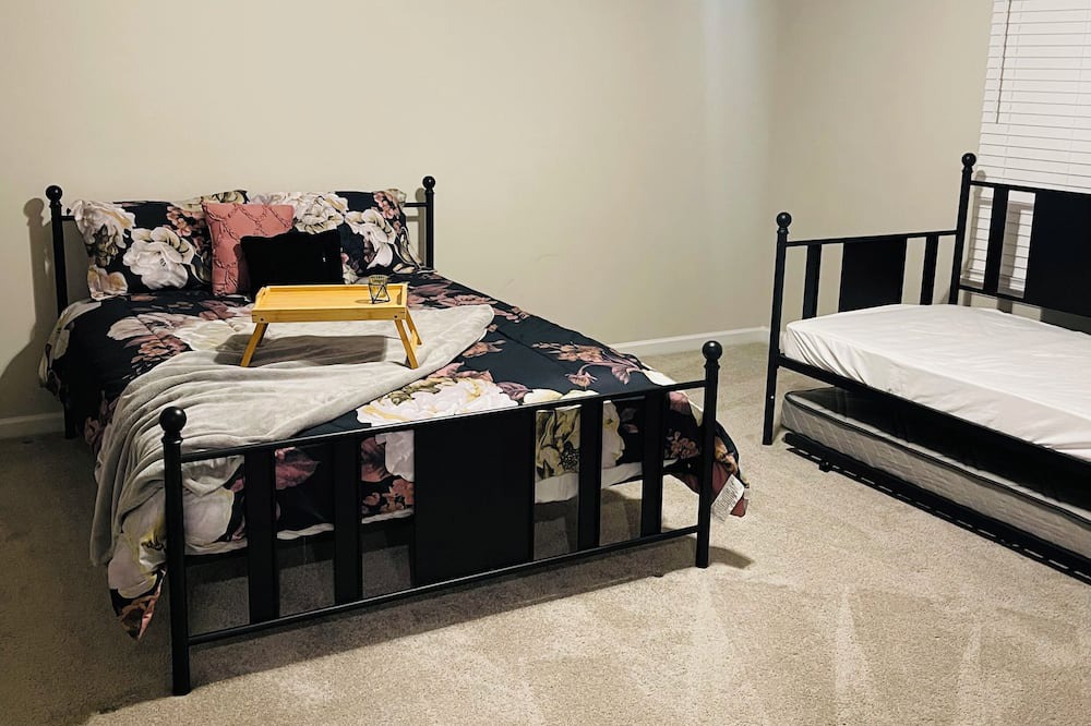 Photo of Bedroom in Lovejoy