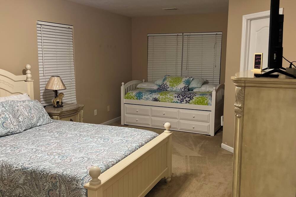 Photo of Bedroom in Grovetown