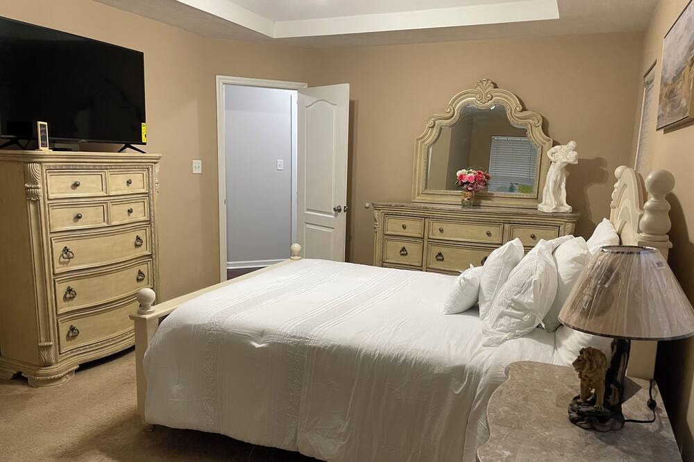 Photo of Bedroom in Grovetown