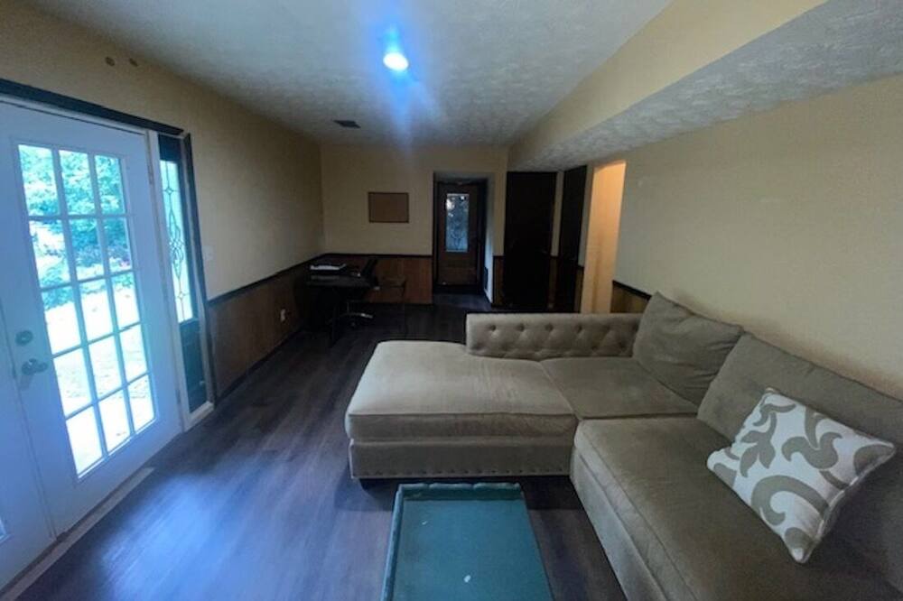 Photo of Livingroom in Riverdale