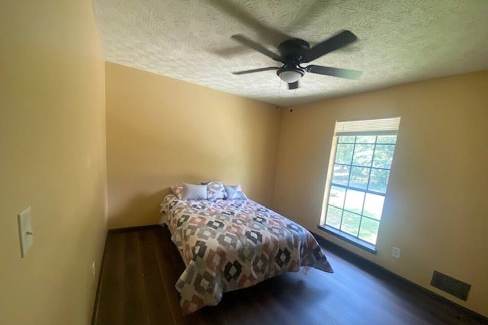 Photo of Bedroom in Riverdale