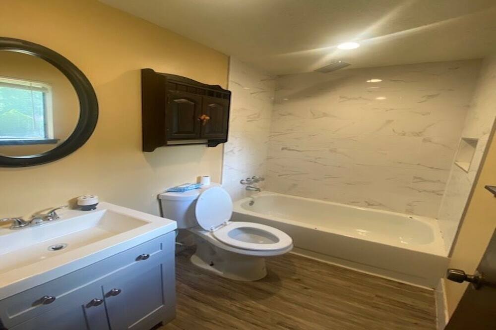 Photo of Bathroom in Riverdale