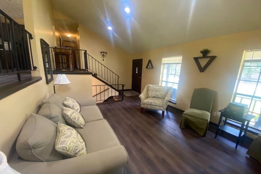 Photo of Livingroom in Riverdale