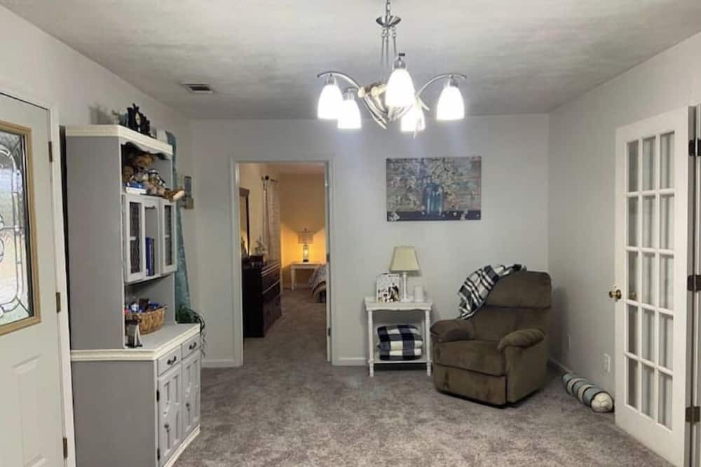 Photo of Livingroom in Holy Trinity