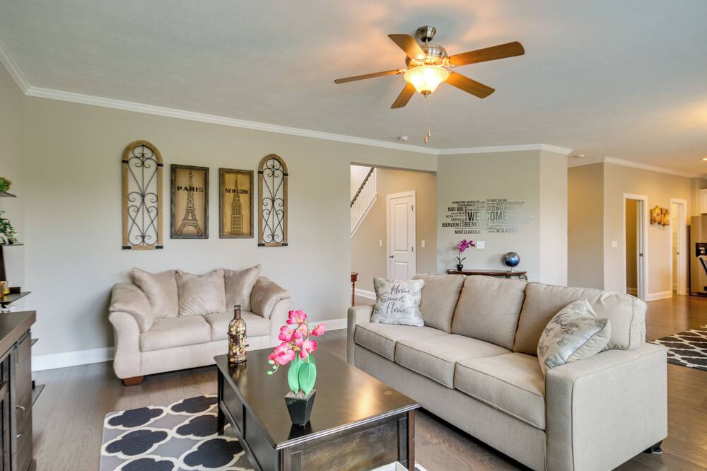 Photo of Livingroom in Canterbury Farms