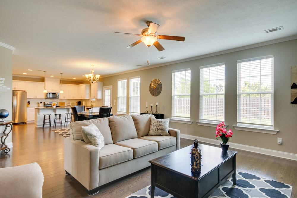 Photo of Livingroom in Canterbury Farms