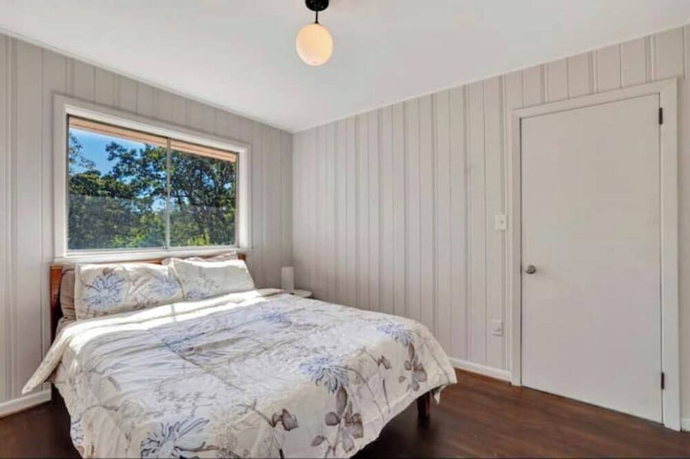 Photo of Bedroom in Crestline Heights