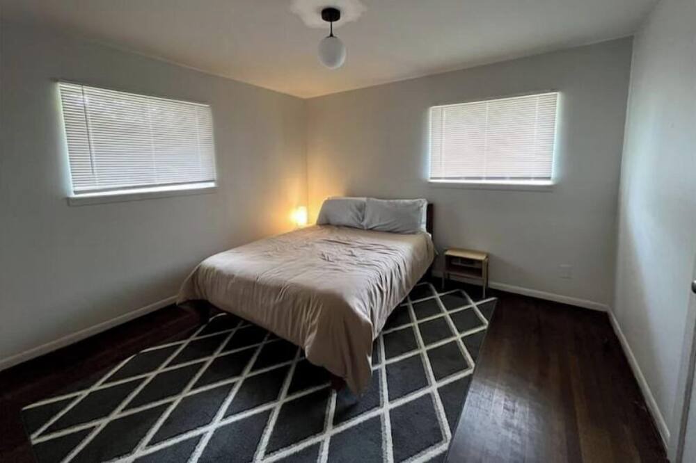 Photo of Bedroom in Crestline Heights
