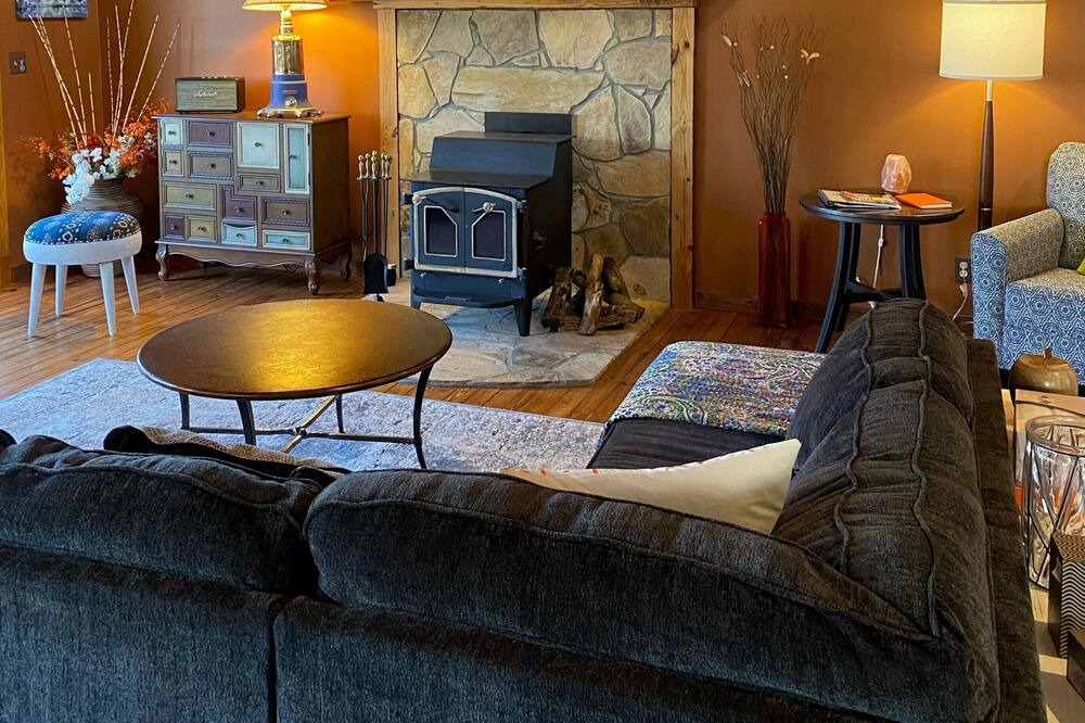 Photo of Livingroom in LaGrange