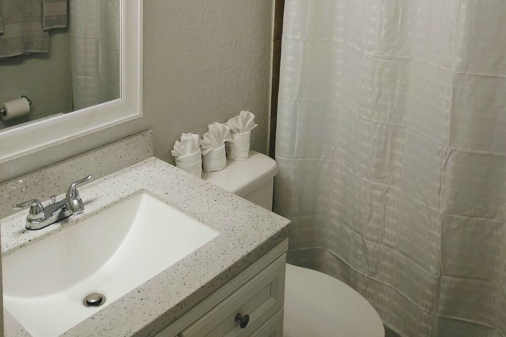 Photo of Bathroom in Magnolia Gardens
