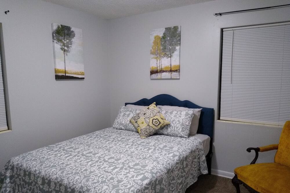 Photo of Bedroom in Magnolia Gardens