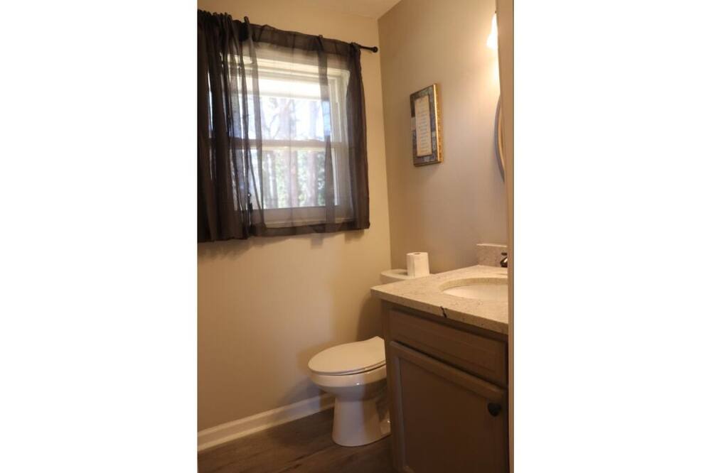 Photo of Bathroom in Rex