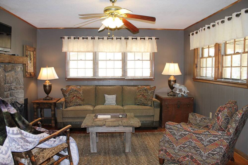 Photo of Livingroom in Valley Creek Run
