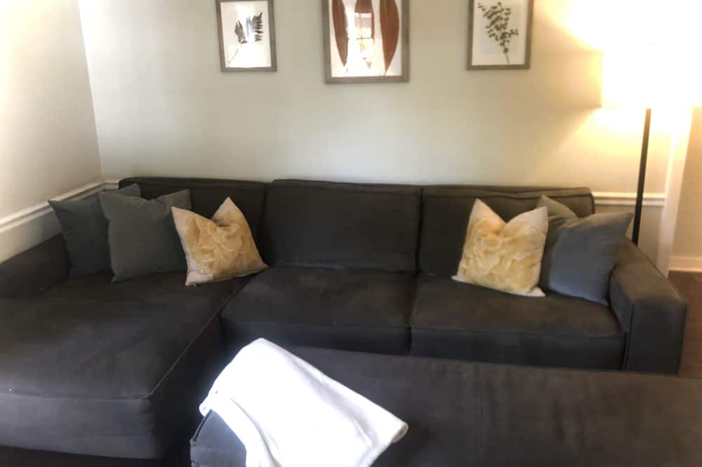 Photo of Livingroom in West Ashley