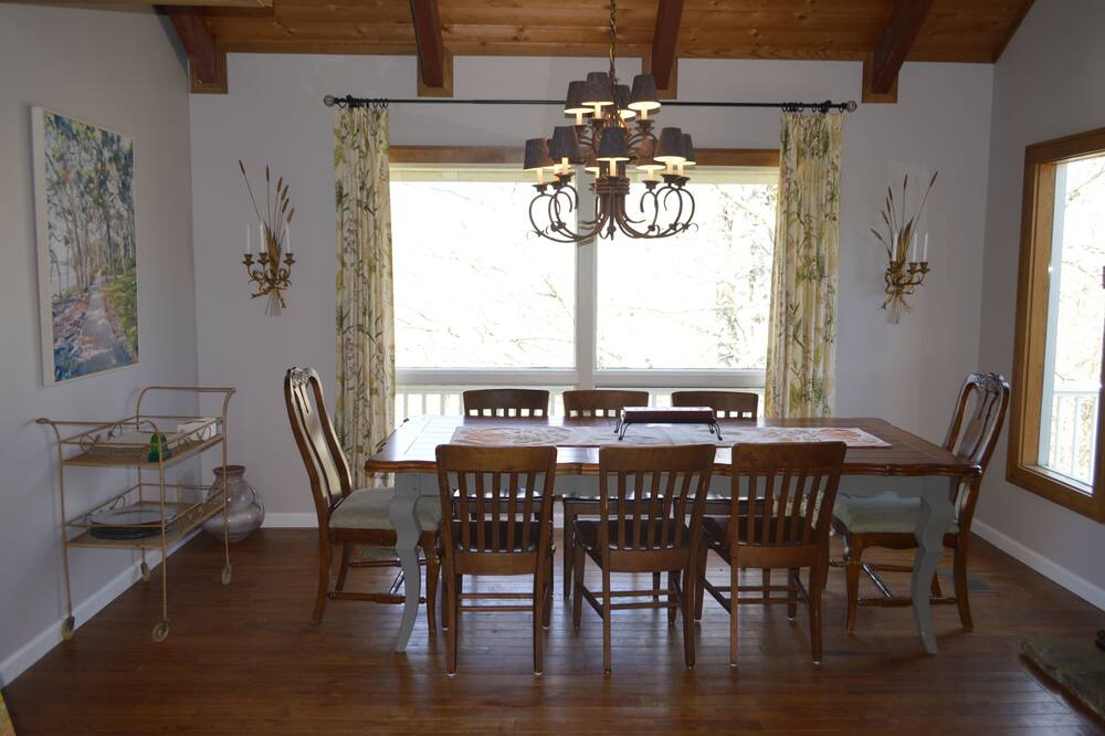 Photo of Bedroom in Glenville