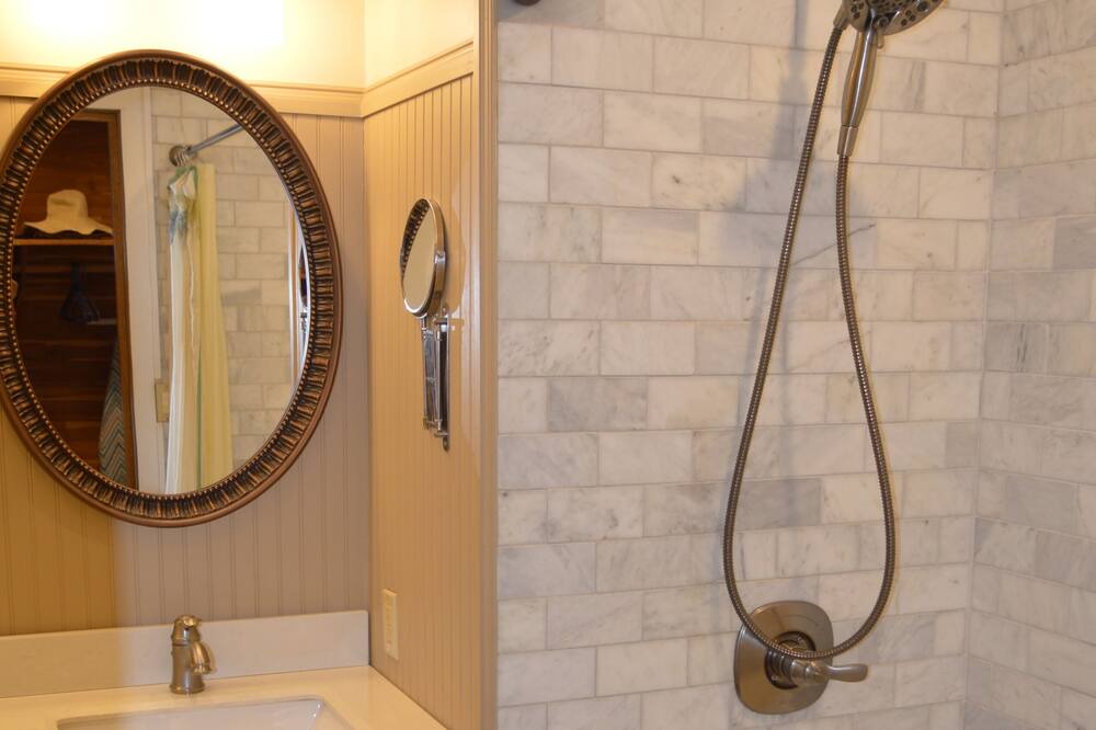 Photo of Bathroom in Glenville
