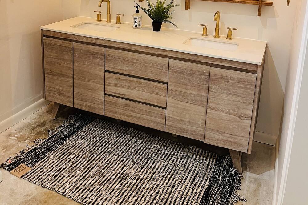Photo of Bathroom in East Point