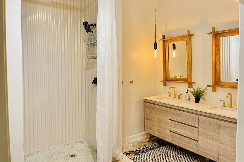Photo of Bathroom in East Point