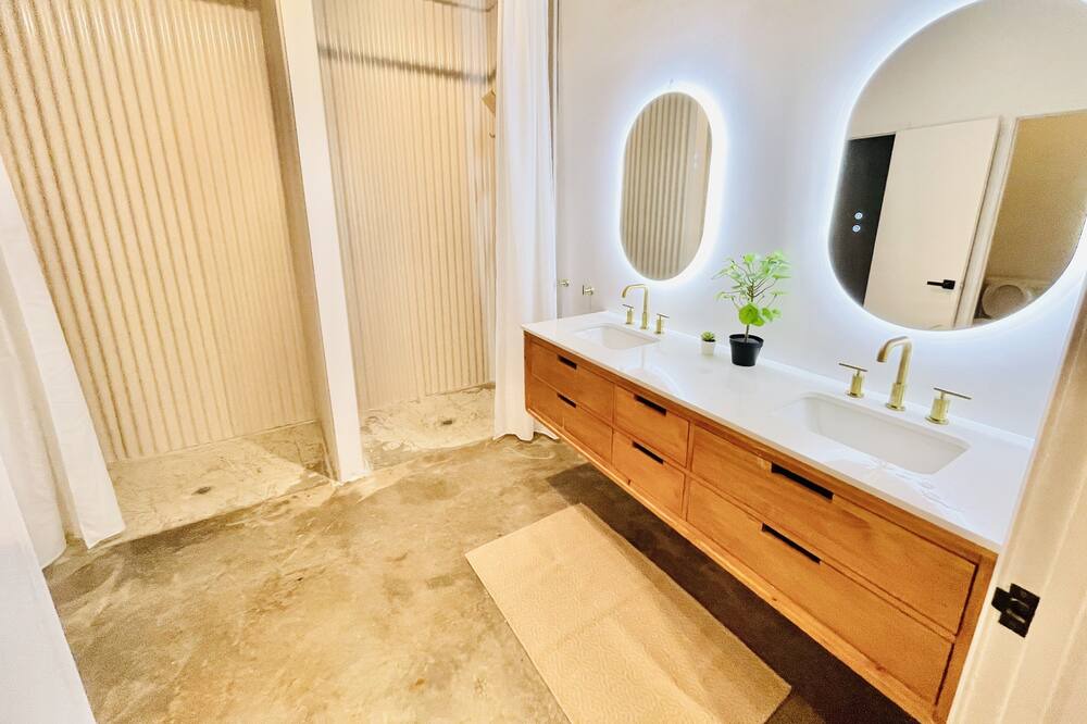 Photo of Bathroom in East Point