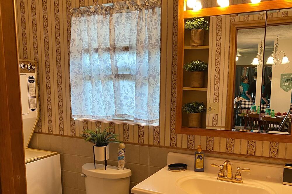 Photo of Bathroom in Eatonton