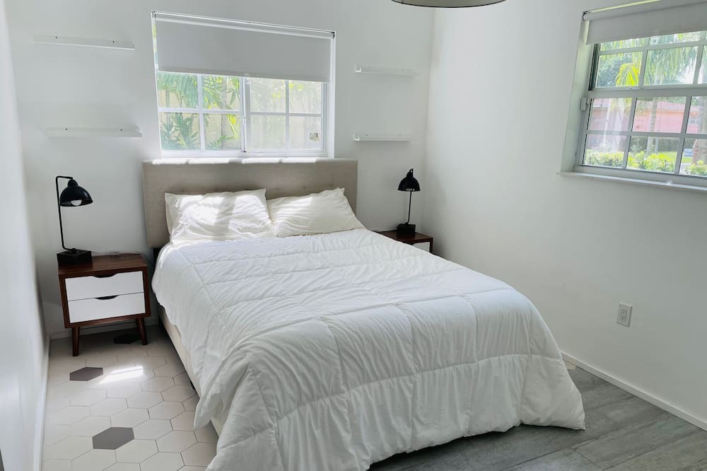 Photo of Bedroom in Golden Glades