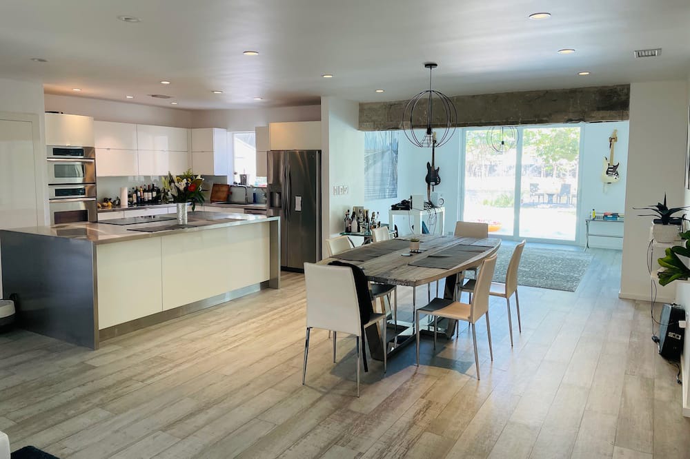 Photo of Kitchen in Golden Glades