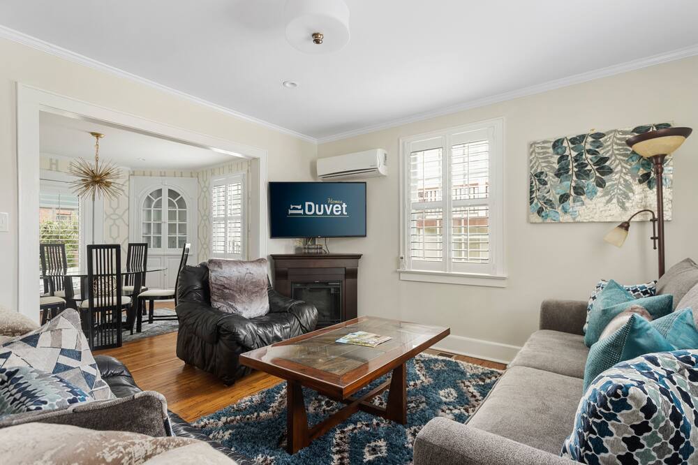 Photo of Livingroom in Downtown Charleston