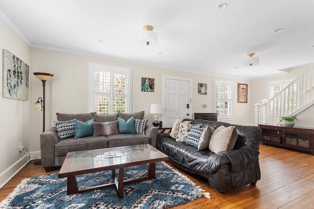 Photo of Livingroom in Downtown Charleston