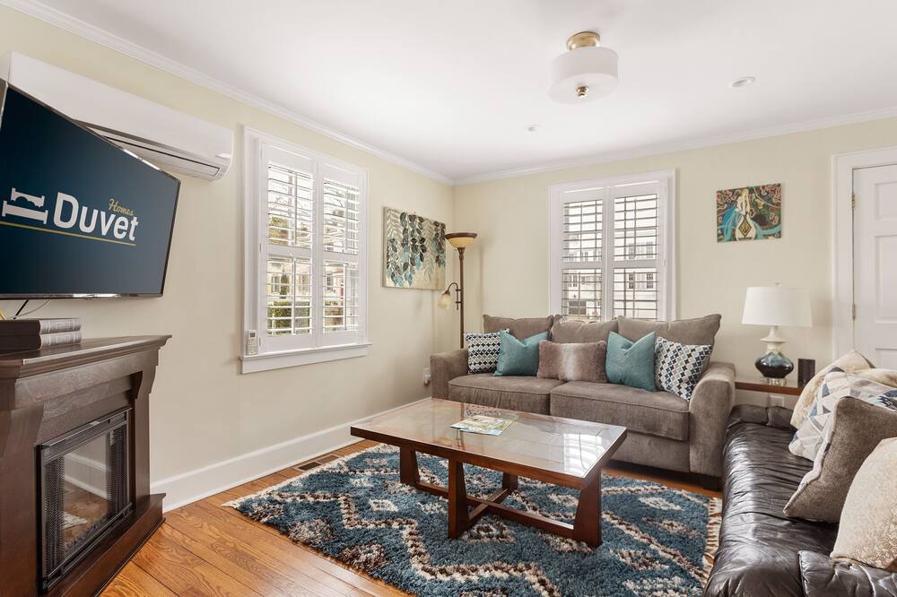 Photo of Livingroom in Downtown Charleston