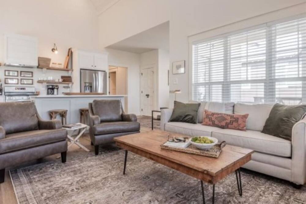 Photo of Livingroom in Guntersville